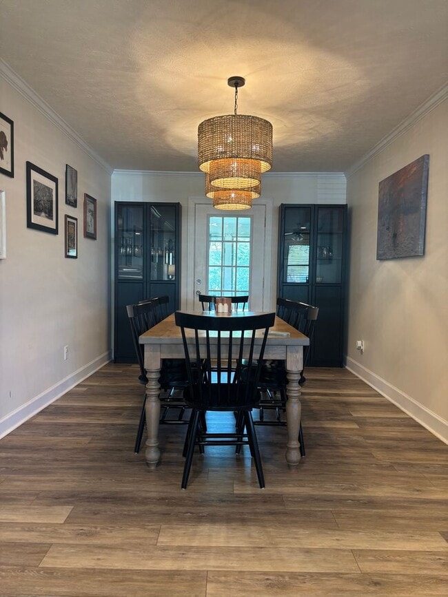 Building Photo - Lovely on Lance