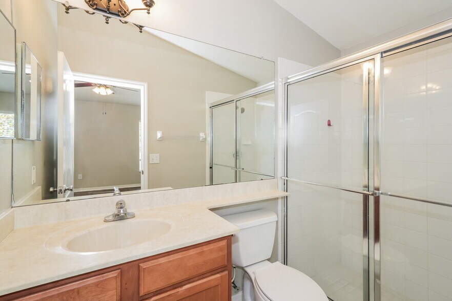 Building Photo - 18114 Cypress Bay Pkwy