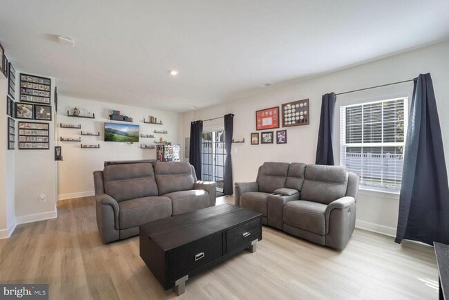 Building Photo - 10864 Foxtrot Cir
