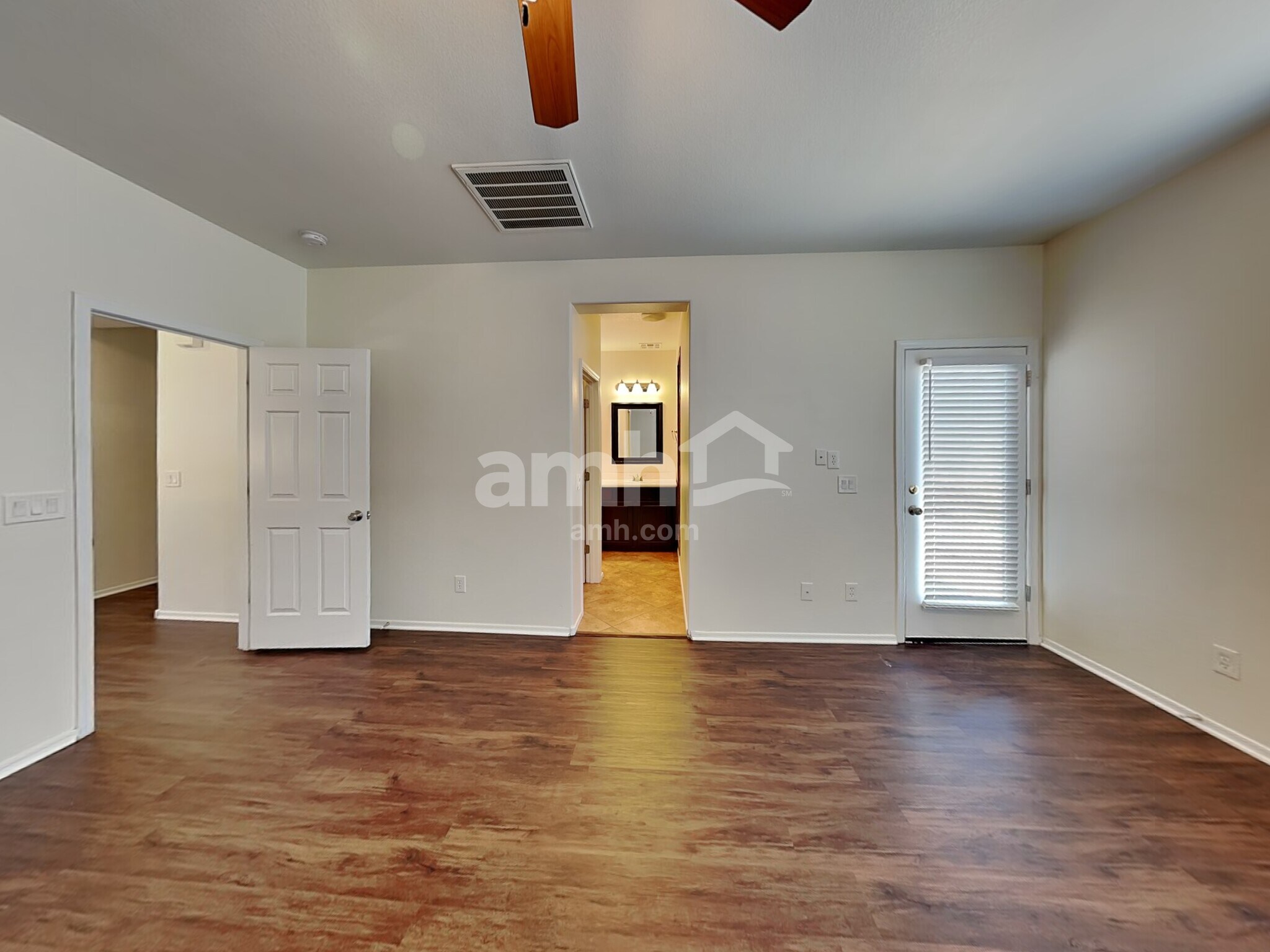 Building Photo - 6211 S Pearl Dr