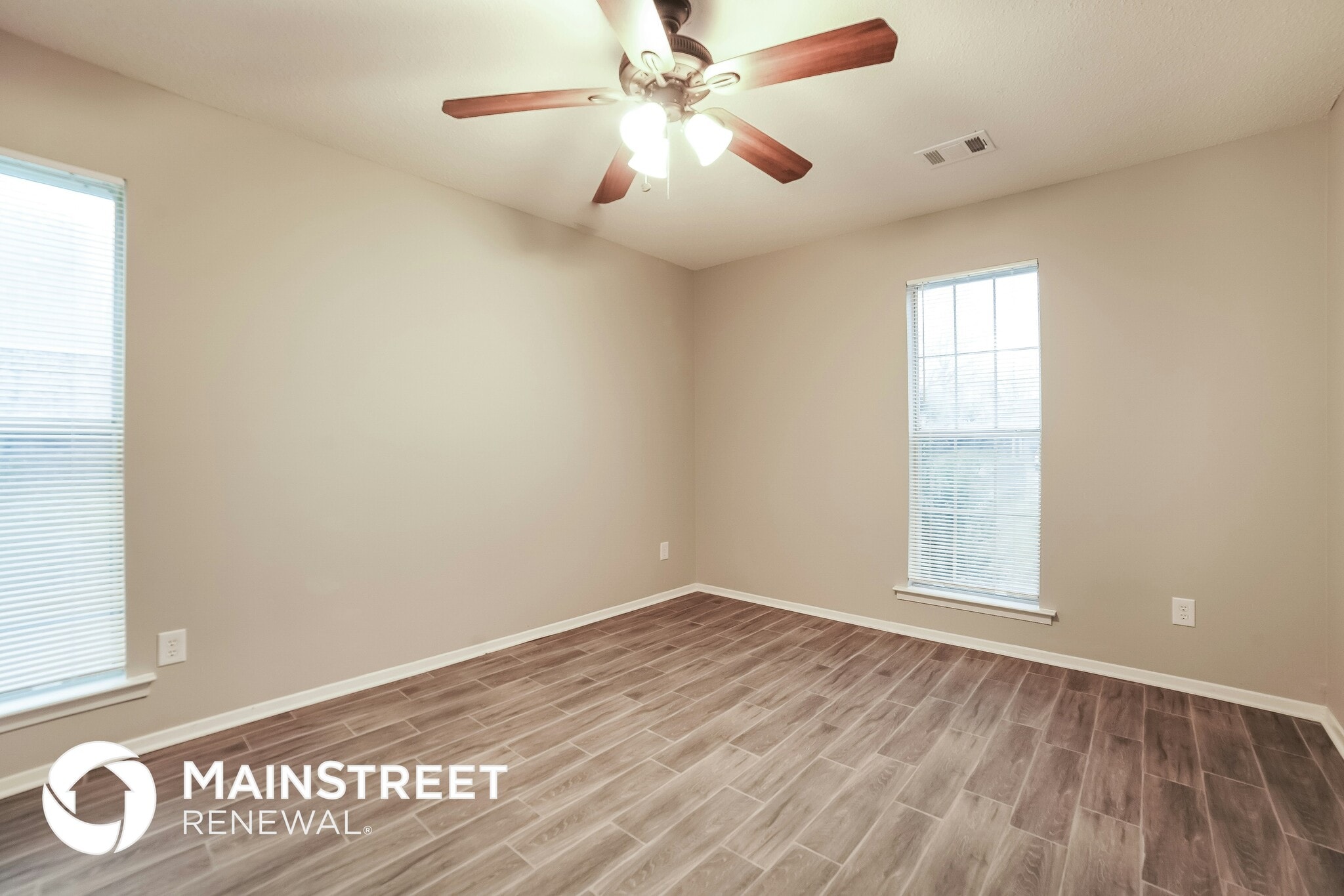 Building Photo - 3805 Ivanhoe Dr