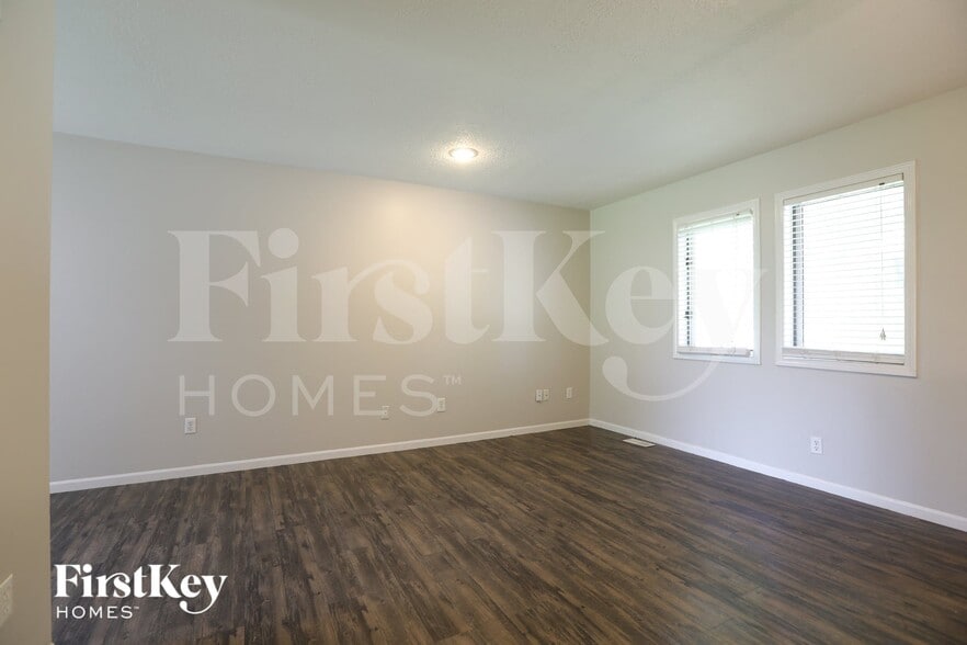 Building Photo - 15605 Allen Ave