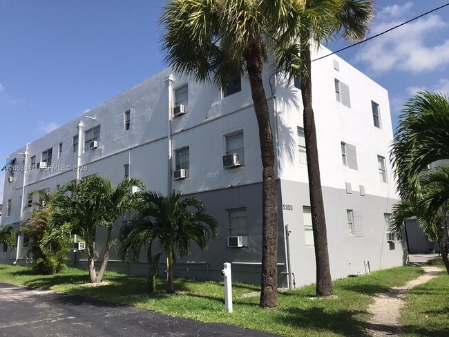 Building Photo - 5300 NW 26th Ave