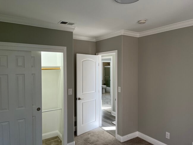 Building Photo - 337 Lakeview Ave