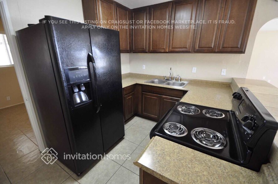 Building Photo - 3026 W Lawrence Ln