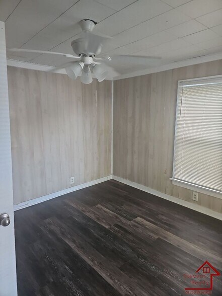 Building Photo - 1002 33rd Ave N