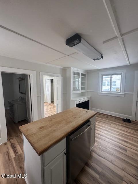 Building Photo - 20 River St