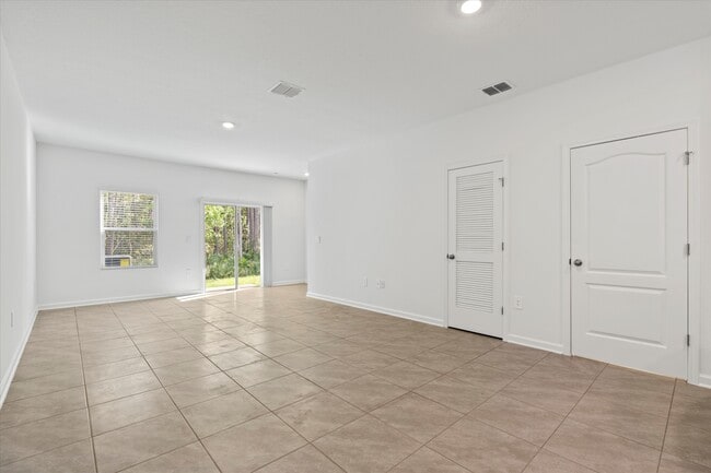 Building Photo - 82 Vero Dr