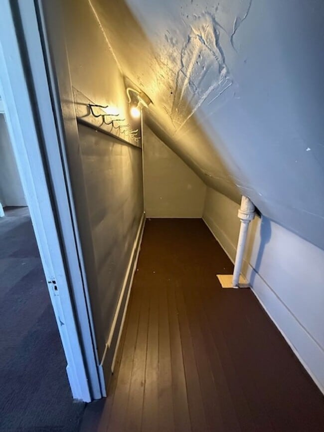 Building Photo - House for Rent 3 BR / 1 BA