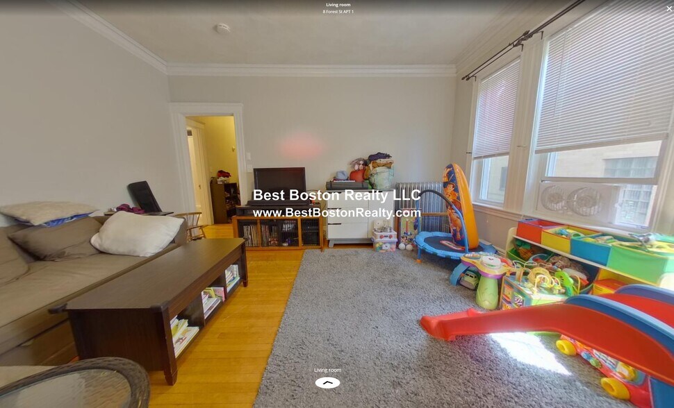 Building Photo - 8 Forest St