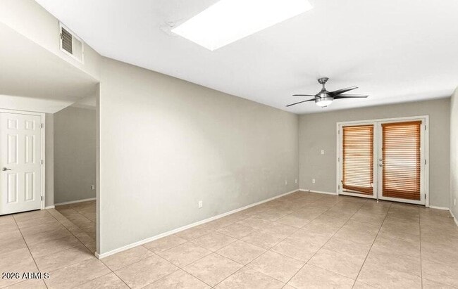 Building Photo - 1702 E Gaylon Dr