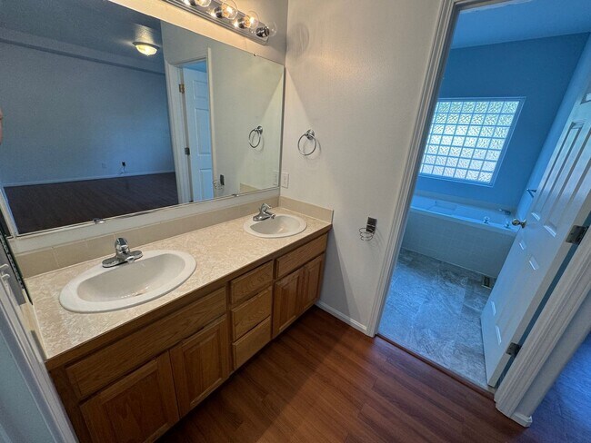 Building Photo - Beautiful 3 Bedroom In Eugene MOVE IN SPECIAL $300 off 1st month rent