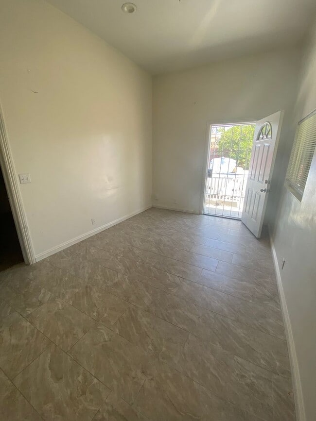 Building Photo - 1349 Peach Ave