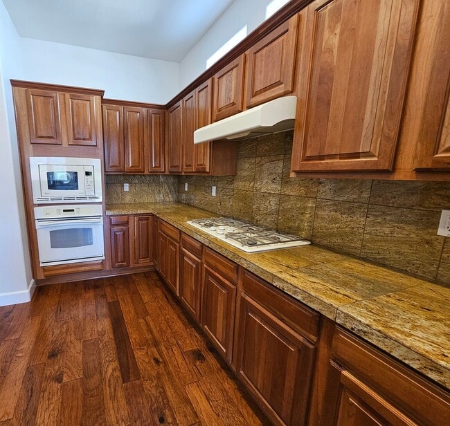 Building Photo - Beautiful Executive Home In Gated Community