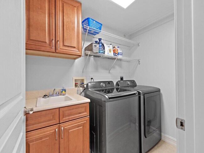Building Photo - 4180 N Hwy A1A