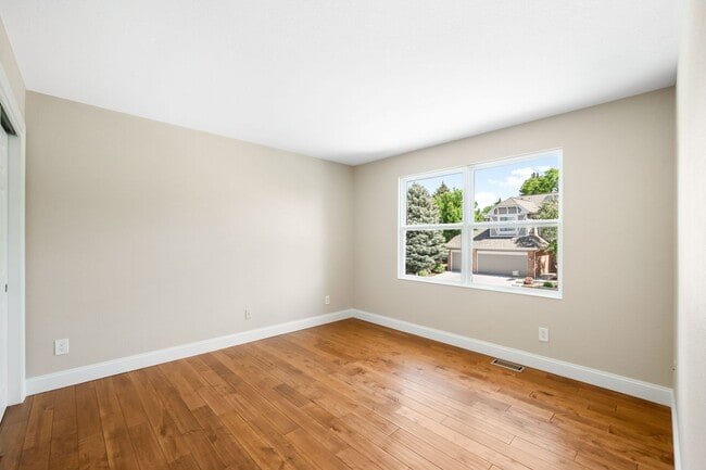 Building Photo - Luxury 6BD, 5BA Recently Remodeled Littlet...