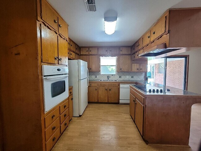 Building Photo - 1124 Harrison Ln
