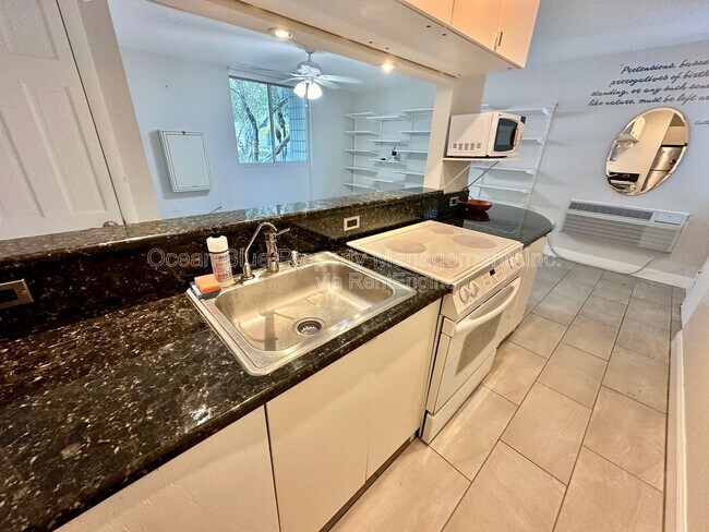 Building Photo - 1301 S Howard Ave