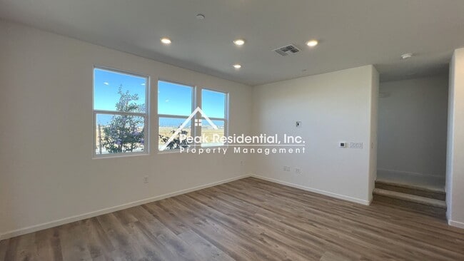 Building Photo - New Elk Grove 3bd/2.5ba Home near Big Horn...