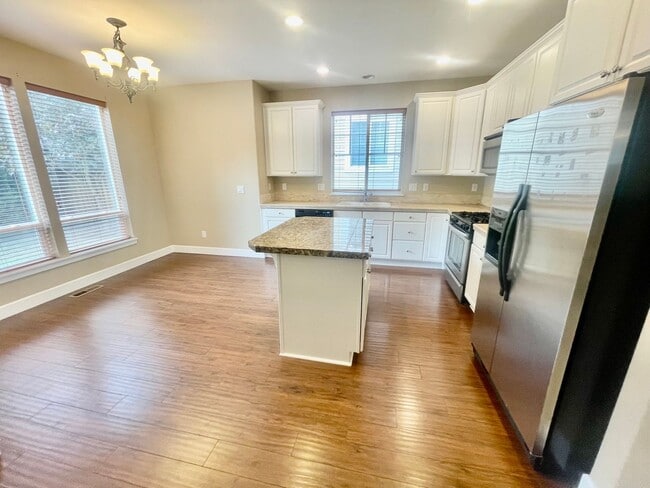 Building Photo - Well Appointed, Open Floor Plan 3-bedroom, 2.5-bathroom home in Beaverton