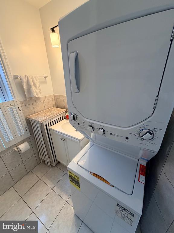 Building Photo - 2917 W Girard Ave