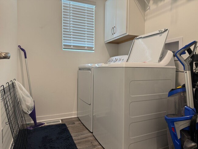 Building Photo - 1914 Hummingbird Dr