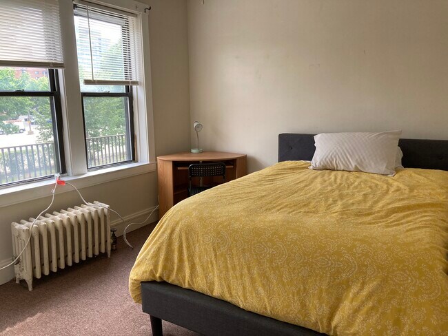 Building Photo - 909 Foster St