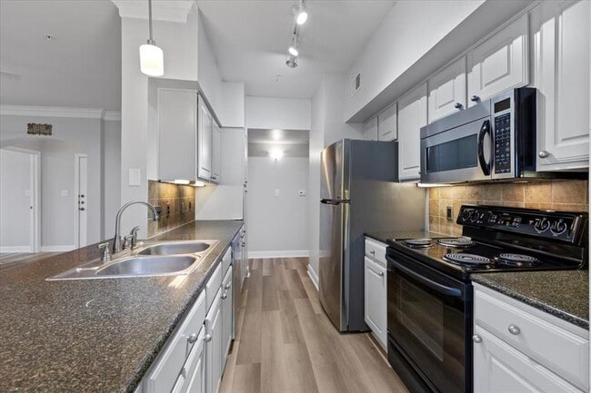 Building Photo - 7701 Rialto Blvd