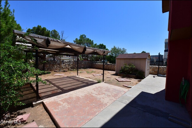 Building Photo - 12121 Tower Hill Dr
