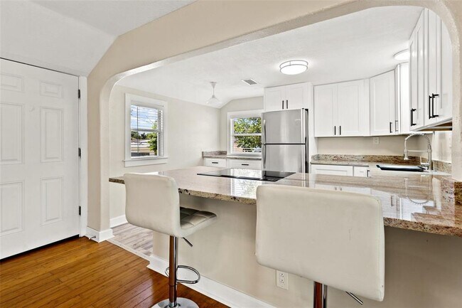 Building Photo - 111 12th Ave N