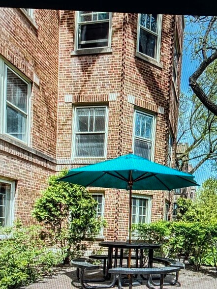 Building Photo - 801 Erie St