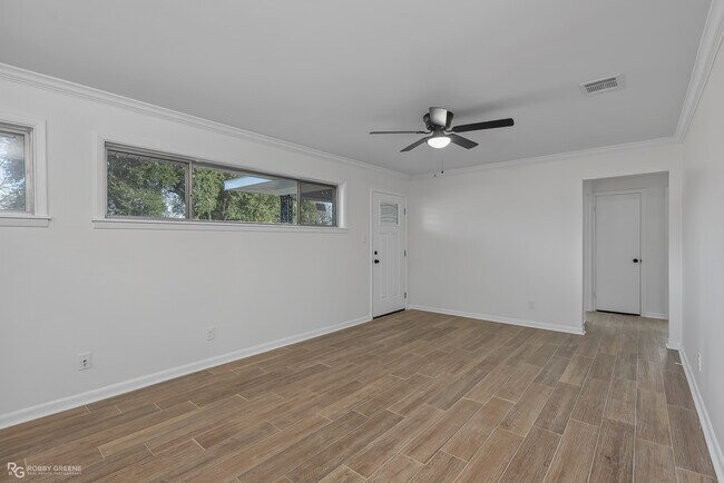 Building Photo - 1522 Captain Shreve Dr