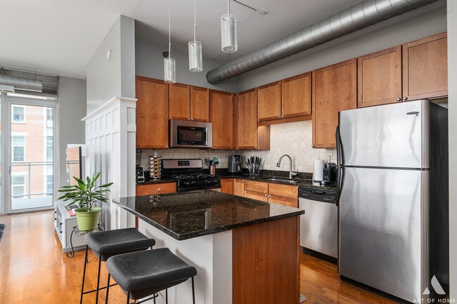 Building Photo - 901 W Madison St