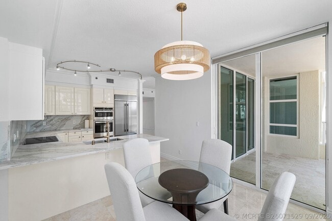Building Photo - 3720 S Ocean Blvd
