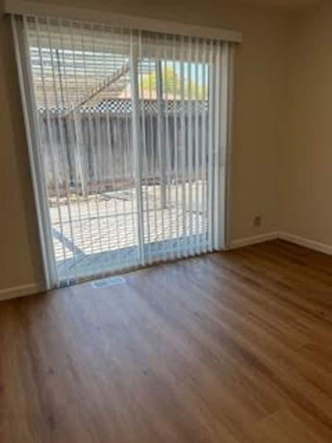 Building Photo - Excellent 3 bed 2 Bath Home