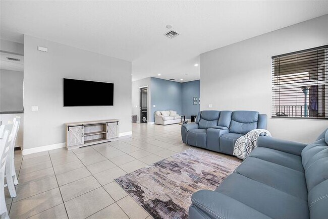 Building Photo - 15406 Goldfinch Cir