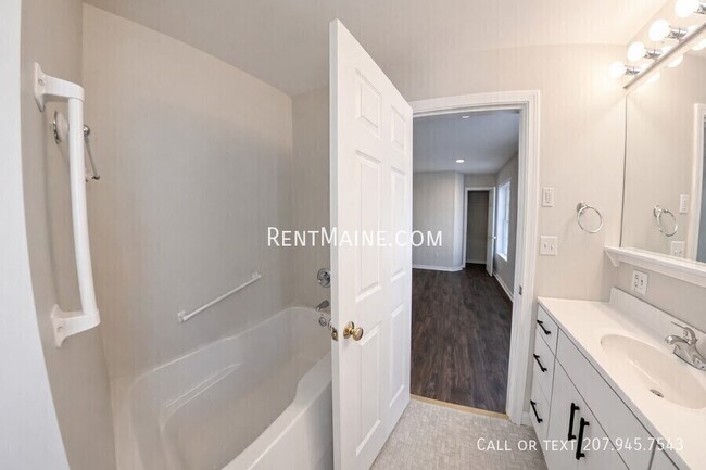 Building Photo - 33 Burleigh Rd