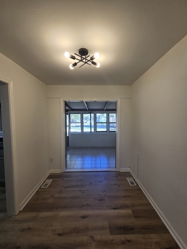 Building Photo - 1334 N Estelle St