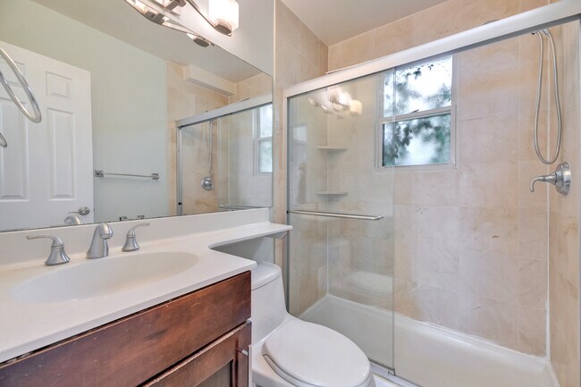 Building Photo - 1367 K St SE