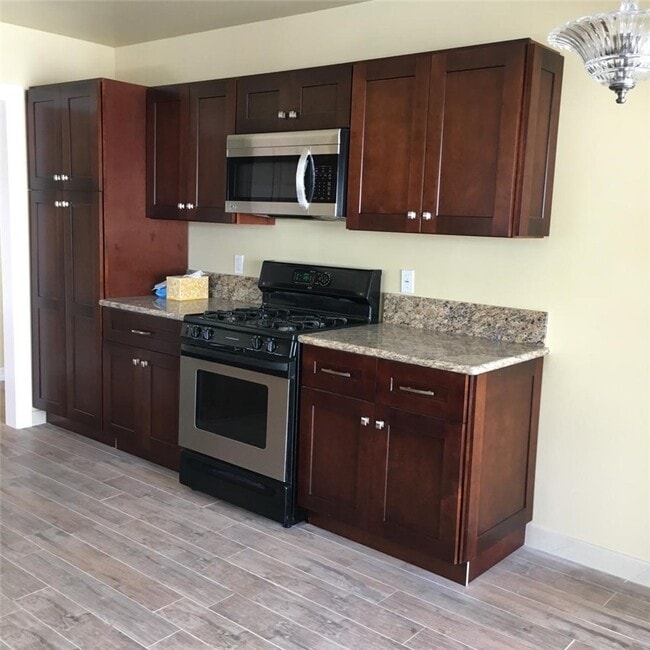 Building Photo - 3329 Palos Verdes Dr N