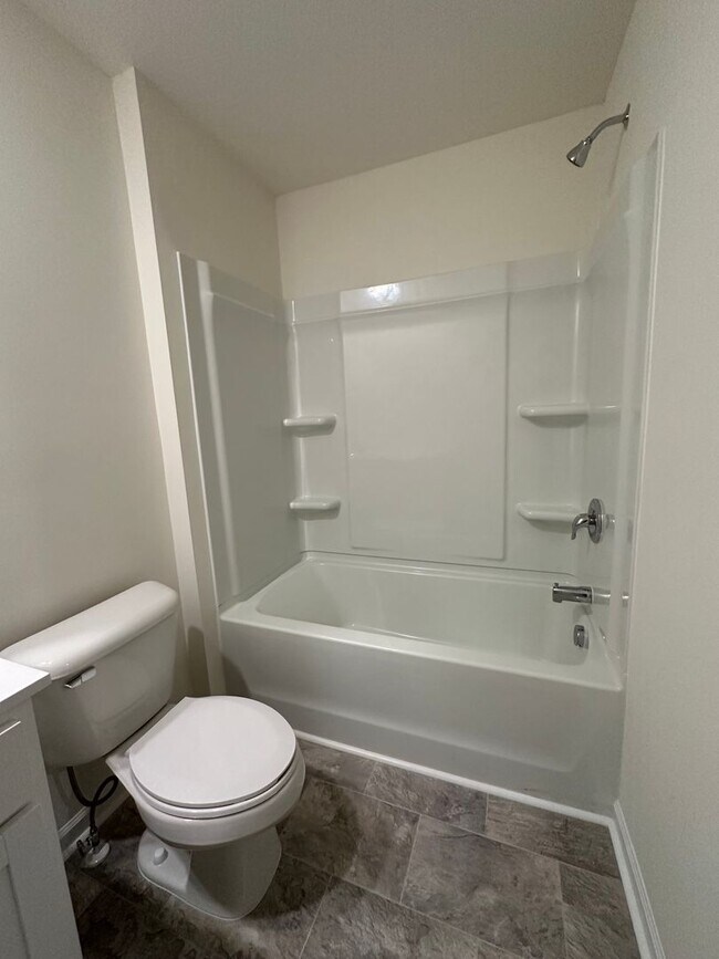 Building Photo - 3 Bedroom / 2.5 Bath Townhome Kingsport, TN