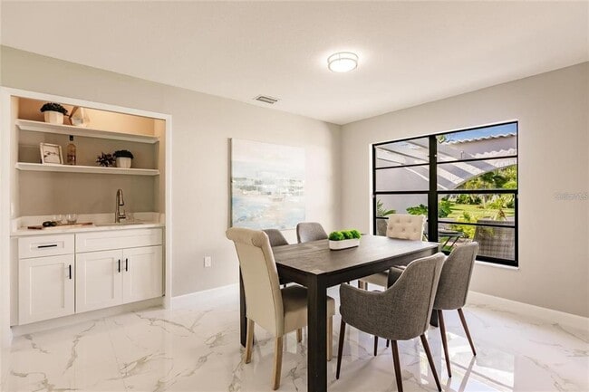 Building Photo - 904 S Doral Ln