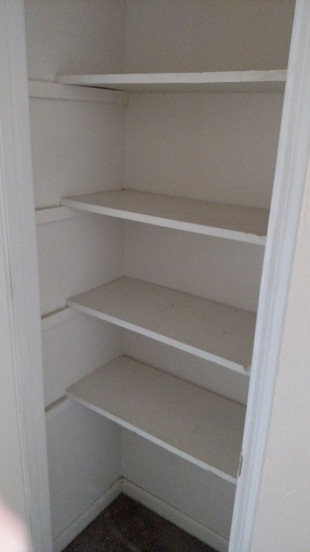 Building Photo - Winburn 2 bdrm 3rd floor apt     260319