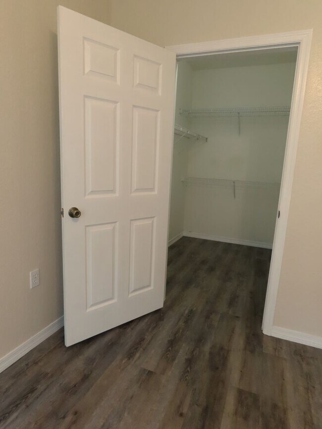 Building Photo - Orlando Park Central Gated Resort Style Co...