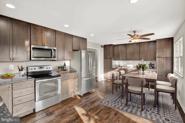 Building Photo - 927 Juliet Ln