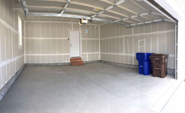 Building Photo - Beautiful Row End Townhouse w 2 car attached
