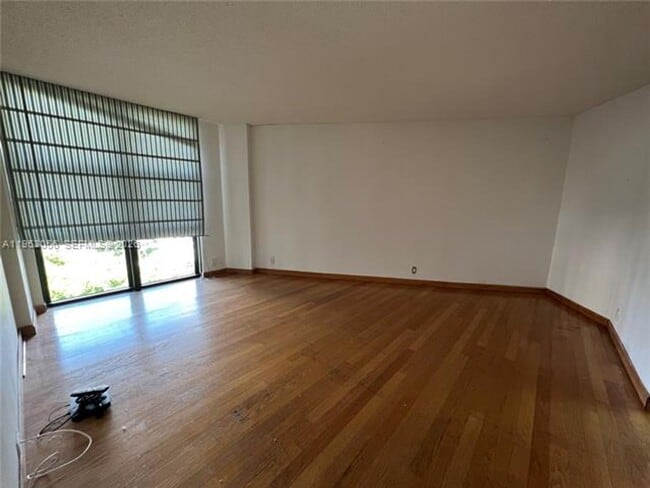 Building Photo - 1111 Crandon Blvd