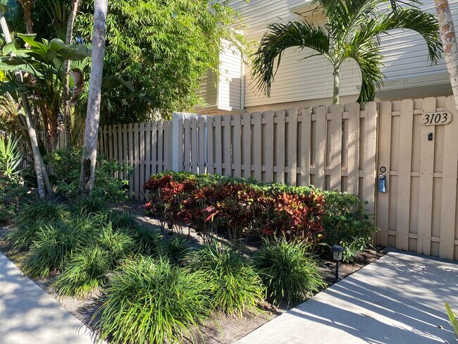 Building Photo - 612 Executive Center Dr