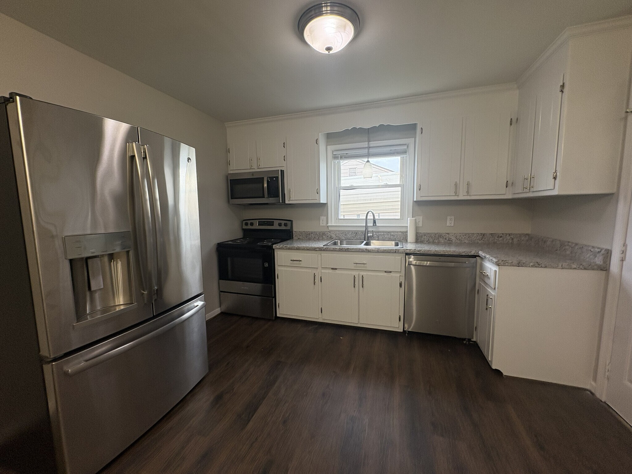 Building Photo - 3022 Fielding Rd