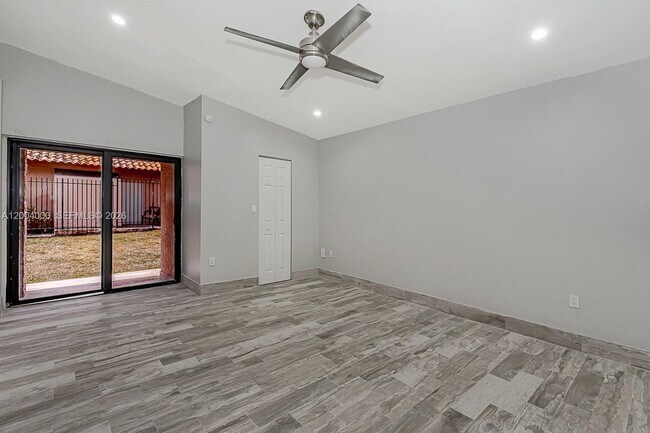 Building Photo - 740 NW 105th Pl